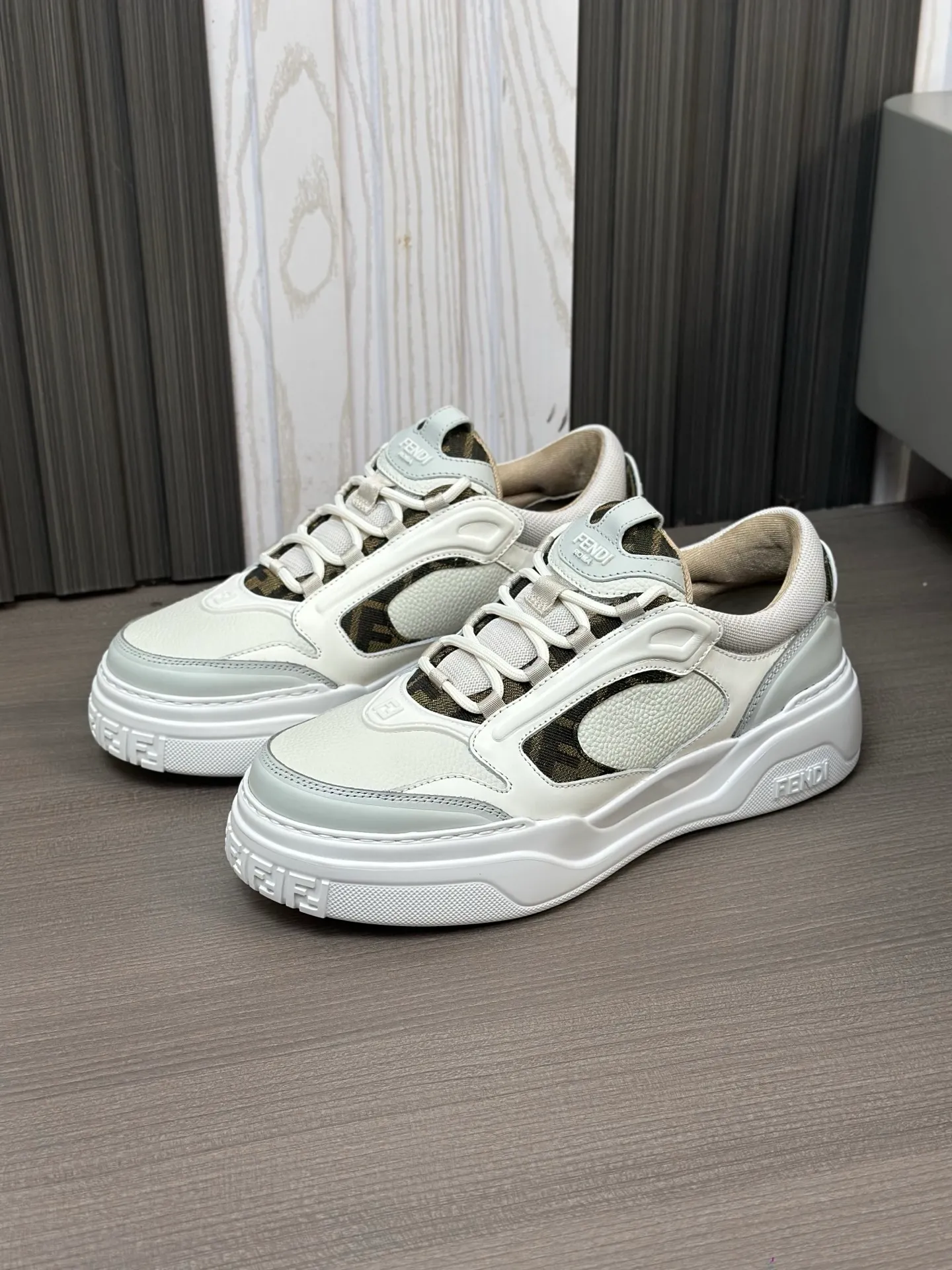 [FENDI] Fendi men's shoes 💰780💰 - High-end quality original casual sports shoes - Upper: Nappa calfskin, pebbled calfskin, tongue and heel; injection molded brand logo plastic module - Lining: brand canvas - Outsole: ultra-light T men's shoes 💰R foam rubber; molded outsole - Super high quality control, fine workmanship: highlighted (high-end, luxury, grade) -Size :39-44 (38, 45, can be customized)